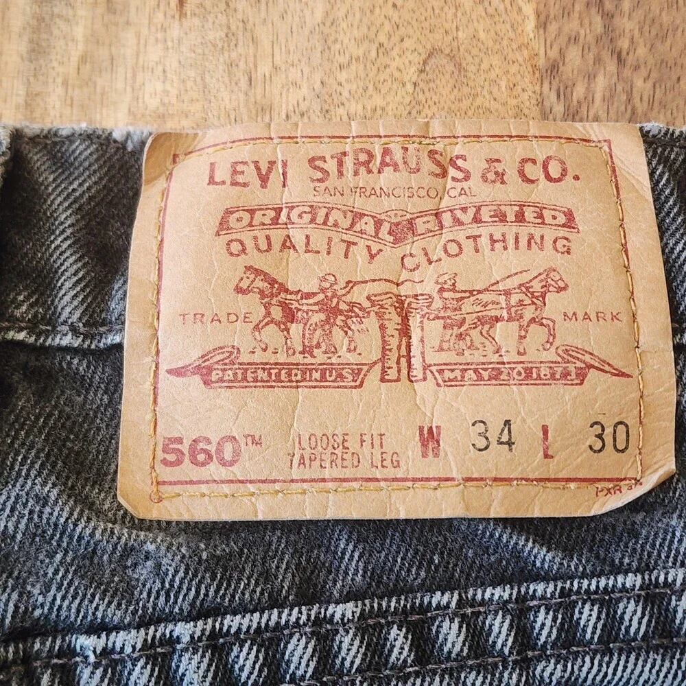 Vintage Levi's 560 Jeans Mens 34x30 Faded Gray Black Loose Tapered Made USA 90s